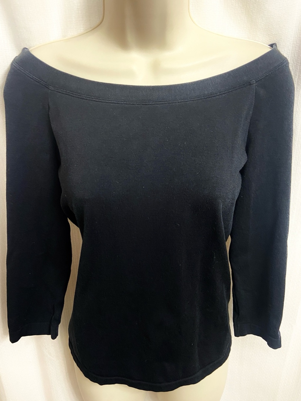 WOLFORD Scoop Neck 3/4 Sleeve Minimalist Basic Layering Top Soft Black